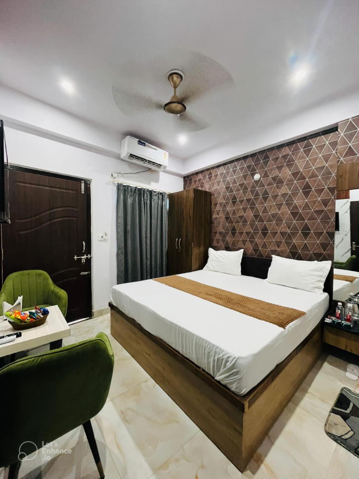 Hotel Vinayak Plaza Varanasi Esterno foto
