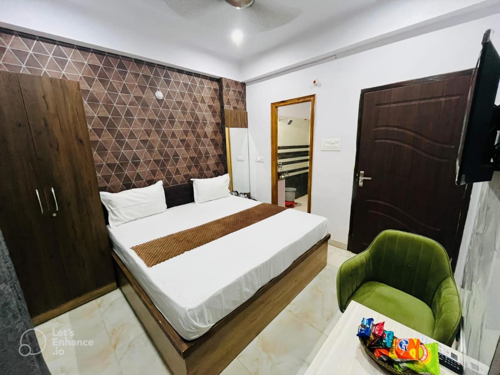 Hotel Vinayak Plaza Varanasi Esterno foto