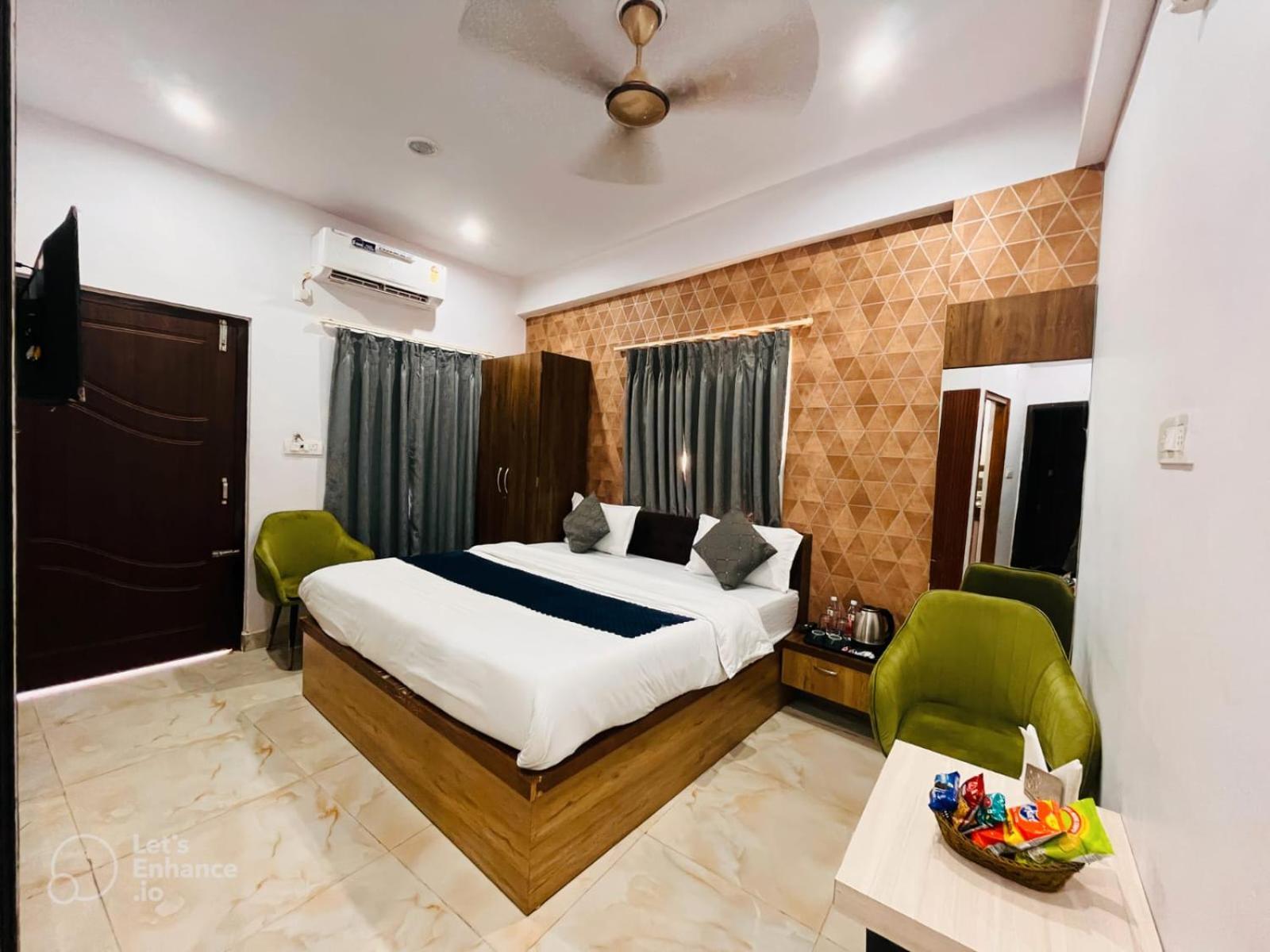 Hotel Vinayak Plaza Varanasi Esterno foto