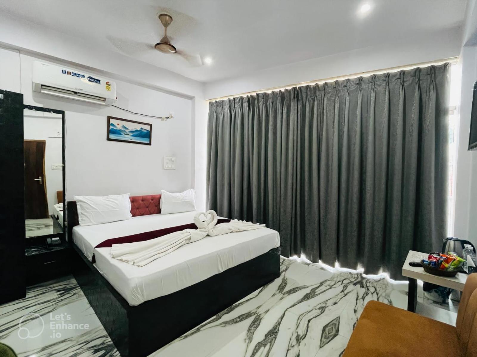 Hotel Vinayak Plaza Varanasi Esterno foto
